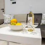 Homes 3 & 4 - Cozy Urban Retreats In The Heart Of Apartment