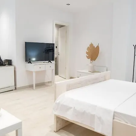 Homes 3 & 4 - Cozy Urban Retreats In The Heart Of