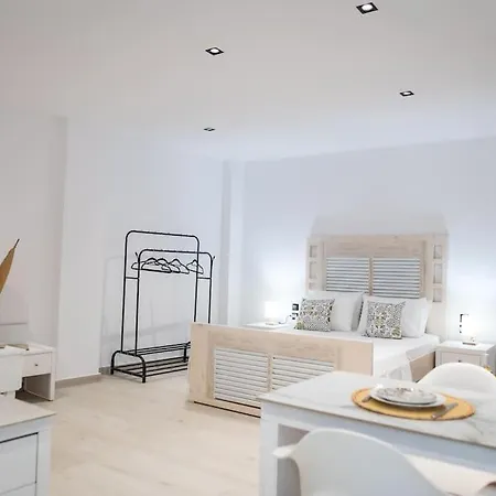 Apartment 3 - Cozy Urban Retreat In The Heart Of