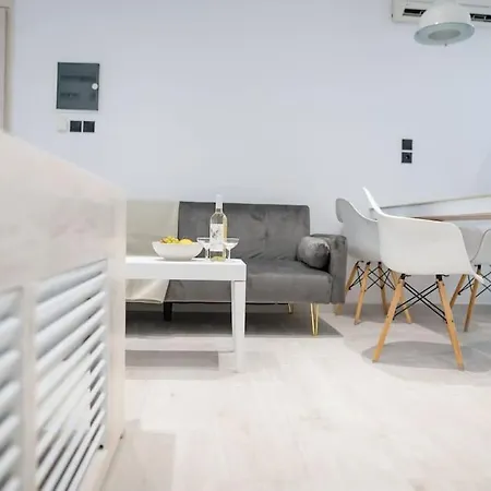 Homes 3 & 4 - Cozy Urban Retreats In The Heart Of Apartment