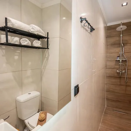 Homes 3 & 4 - Cozy Urban Retreats In The Heart Of * Кос