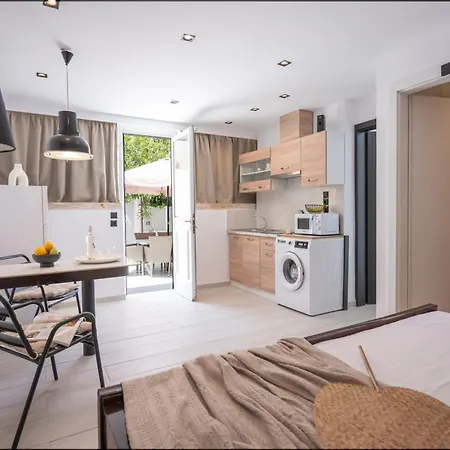 Homes 3 & 4 - Cozy Urban Retreats In The Heart Of Daire İstanköy