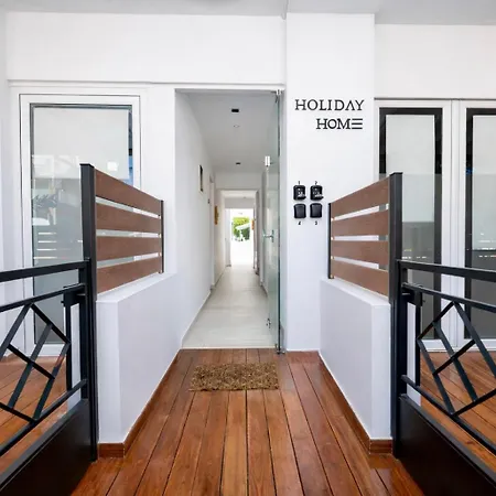 Homes 3 & 4 - Cozy Urban Retreats In The Heart Of *