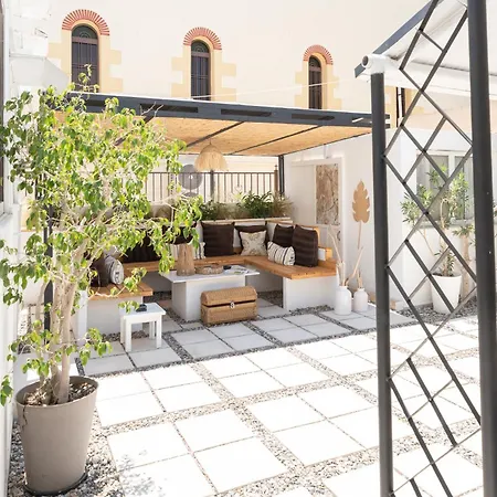 Homes 3 & 4 - Cozy Urban Retreats In The Heart Of