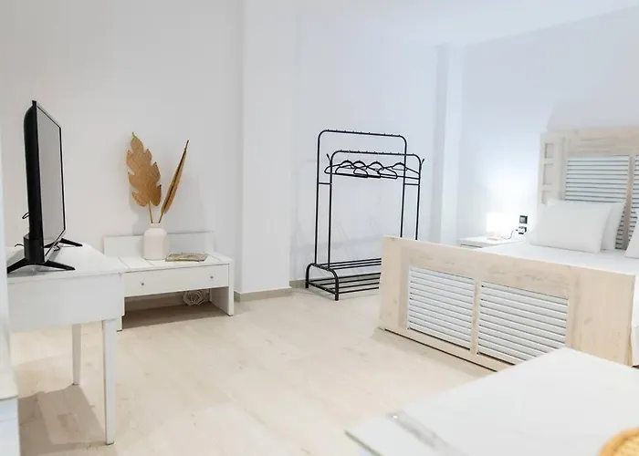 Daire Homes 3 & 4 - Cozy Urban Retreats In The Heart Of