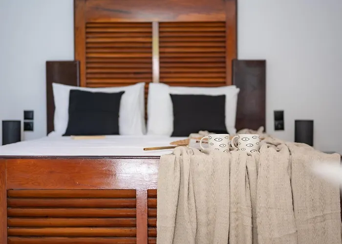 Homes 3 & 4 - Cozy Urban Retreats In The Heart Of *