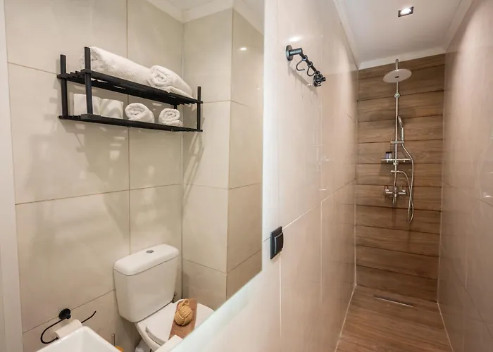 Homes 3 & 4 - Cozy Urban Retreats In The Heart Of * İstanköy