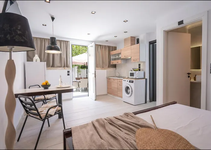 Homes 3 & 4 - Cozy Urban Retreats In The Heart Of Appartement Kos-stad