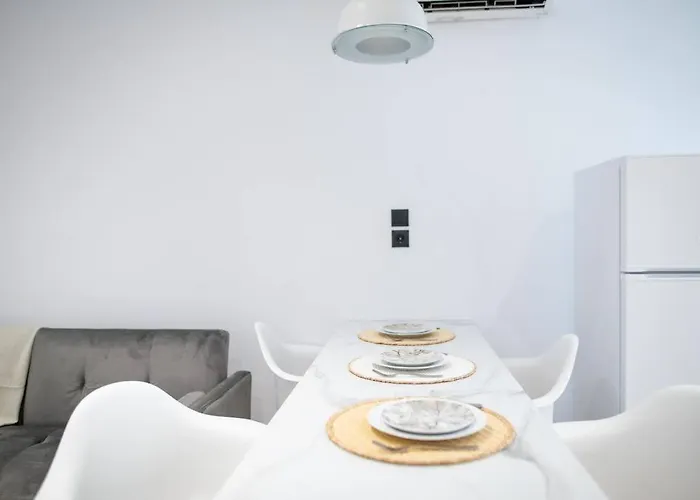 Homes 3 & 4 - Cozy Urban Retreats In The Heart Of *